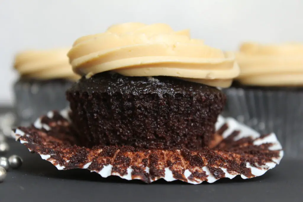 how to make chocolate caramel cupcakes