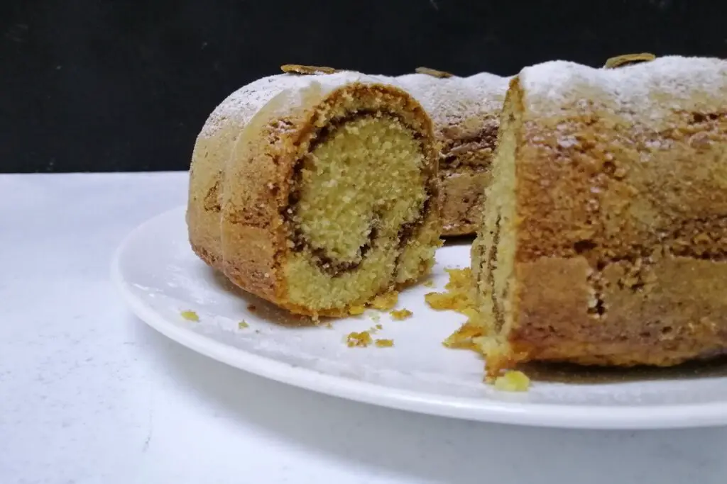 cinnamon roll bundt cake