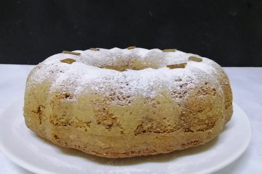 cinnamon bundt cake with sour cream