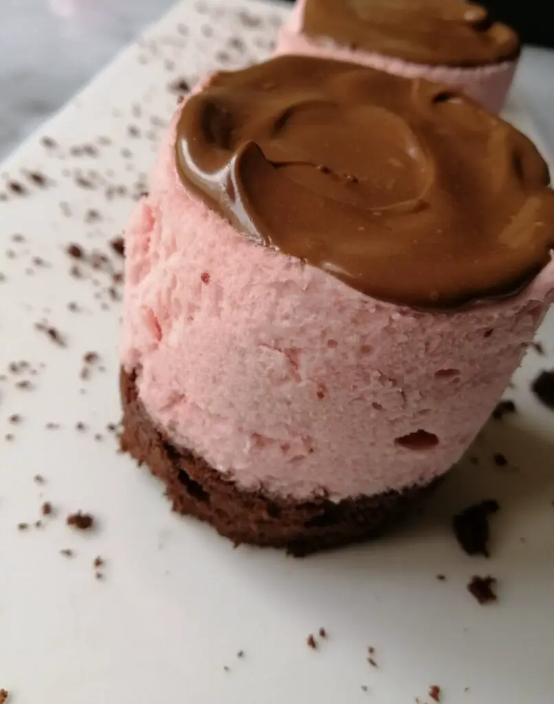 strawberry mousse cake