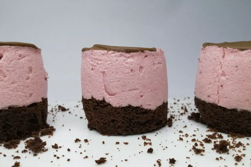 strawberry chocolate mousse cups