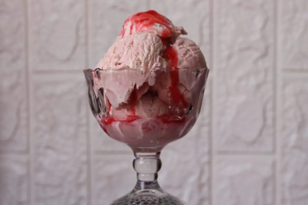 4 ingredient strawberry ice cream