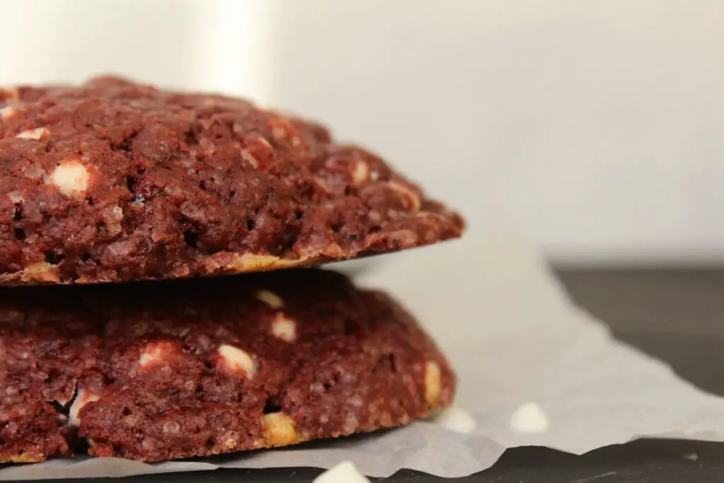 how to make red velvet chocolate chip cookies