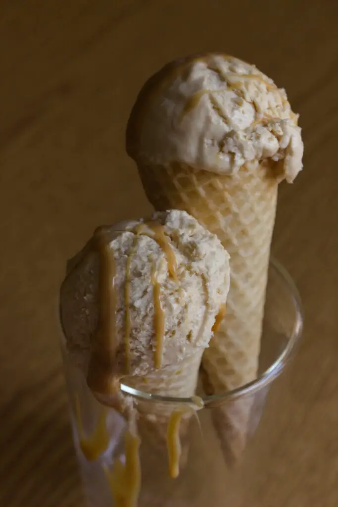 vanilla ice cream with dulce de leche