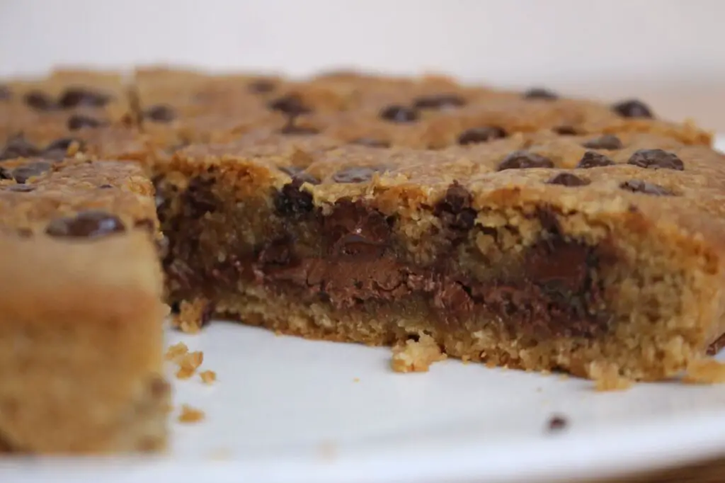 chocolate chip cookie cake