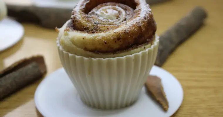 Cinnamon Roll Cupcakes 