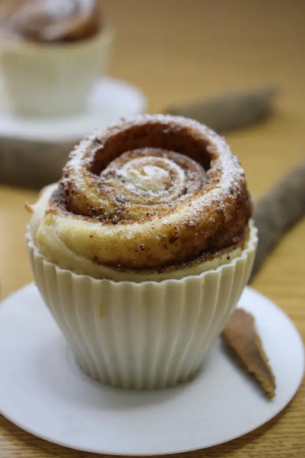 cinnamon roll cupcakes