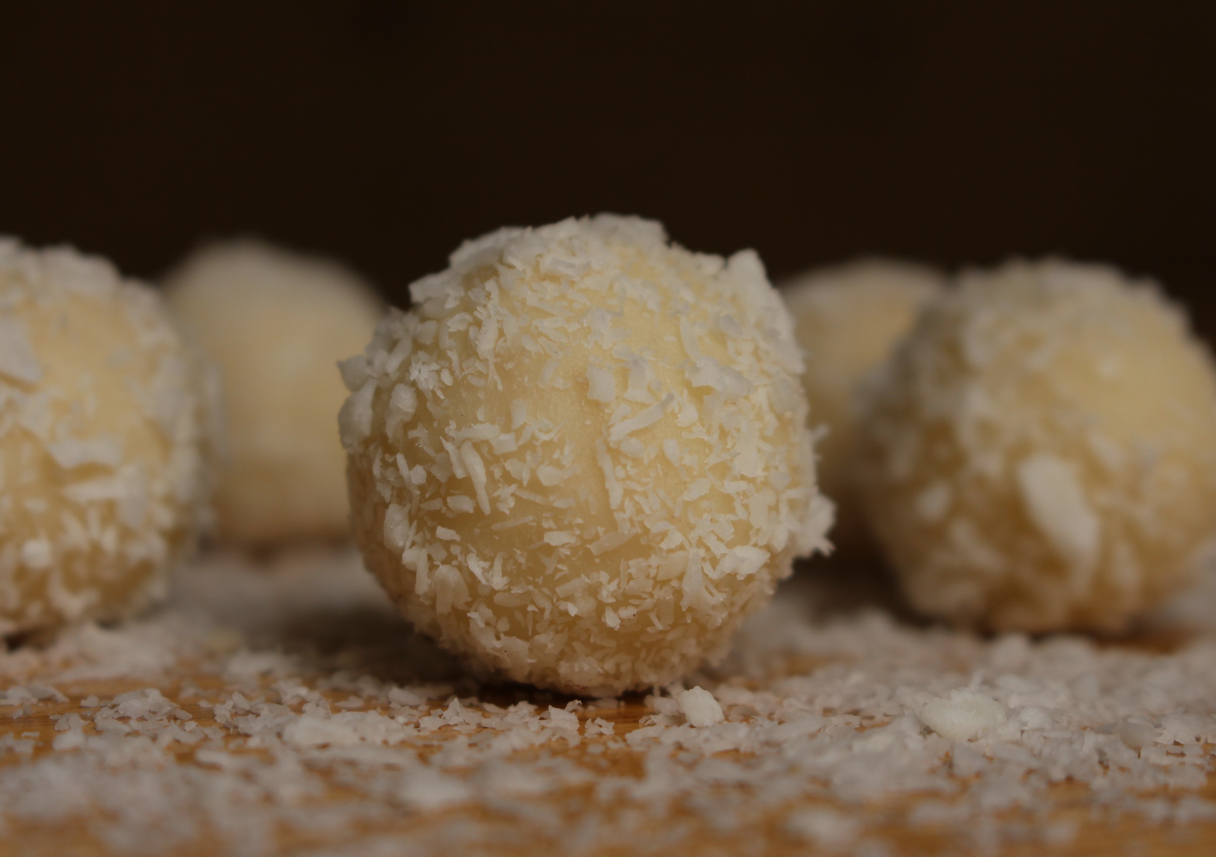 3 INGREDIENTS COCONUT TRUFFLES RECIPE