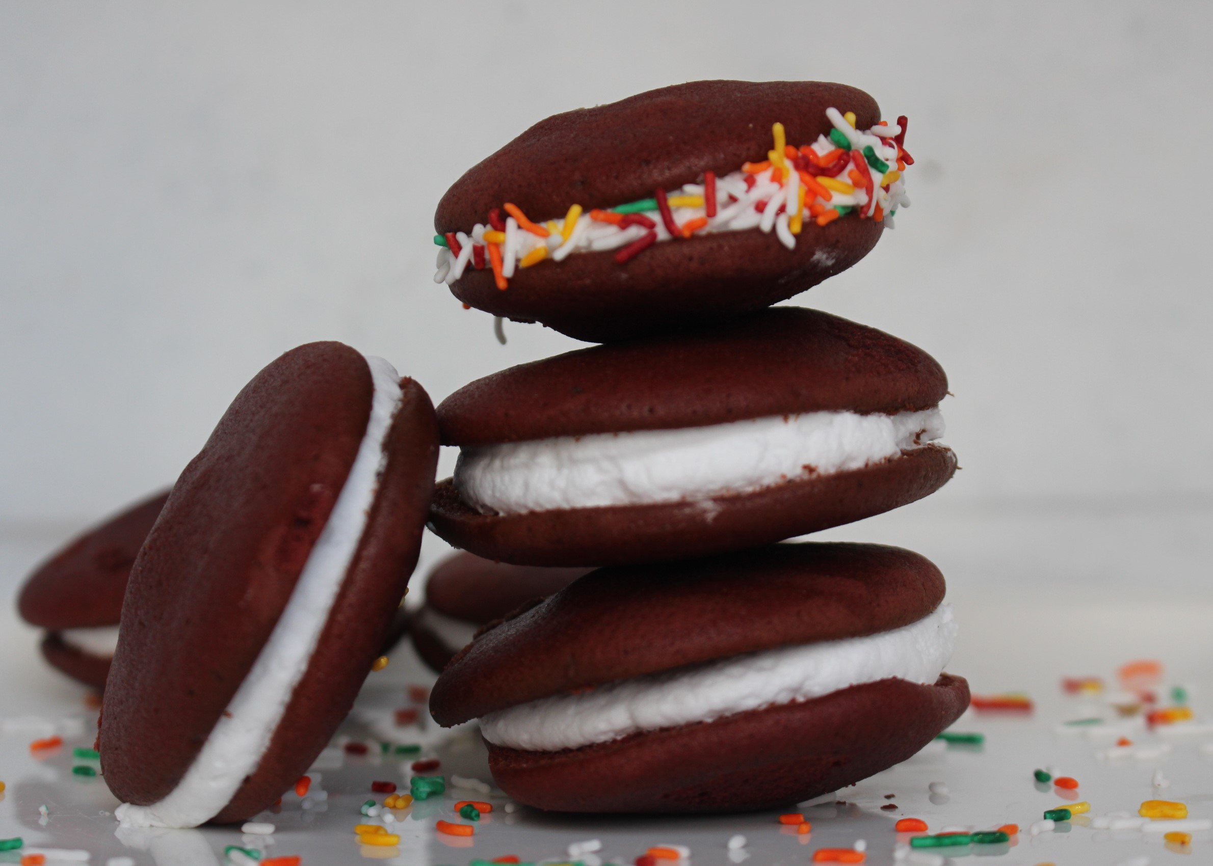 red velvet whoopie pies