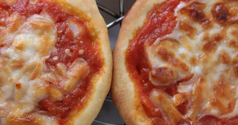 The Best Pizzette Recipe ( Mini Pizaas)