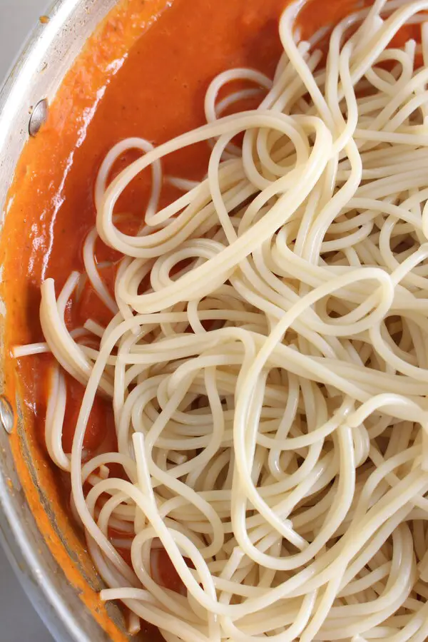 Spaghetti with tomato sauce